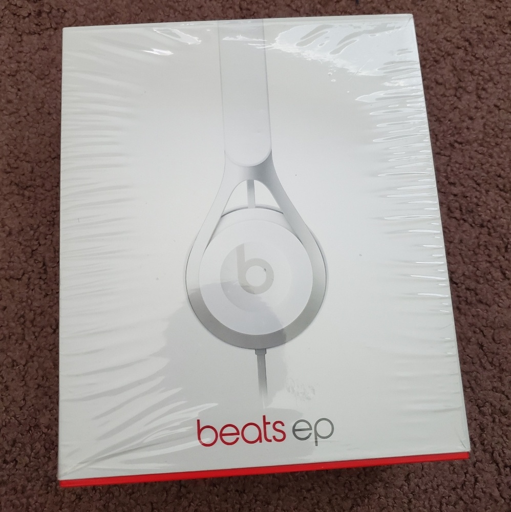 Beats ep by Dre headphones studio solo